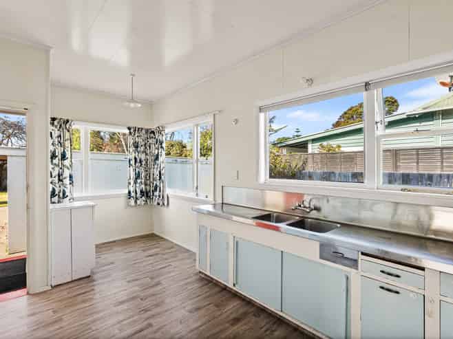 20 Celia Street, Redcliffs