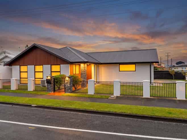 100 Argyle Street, Hawera