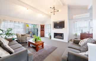 402 Park Road South, Akina