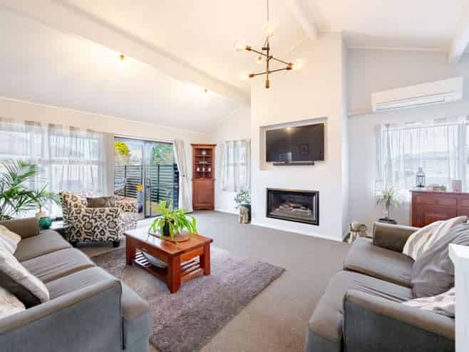 402 Park Road South, Akina