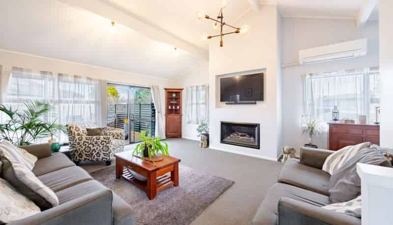 402 Park Road South, Akina
