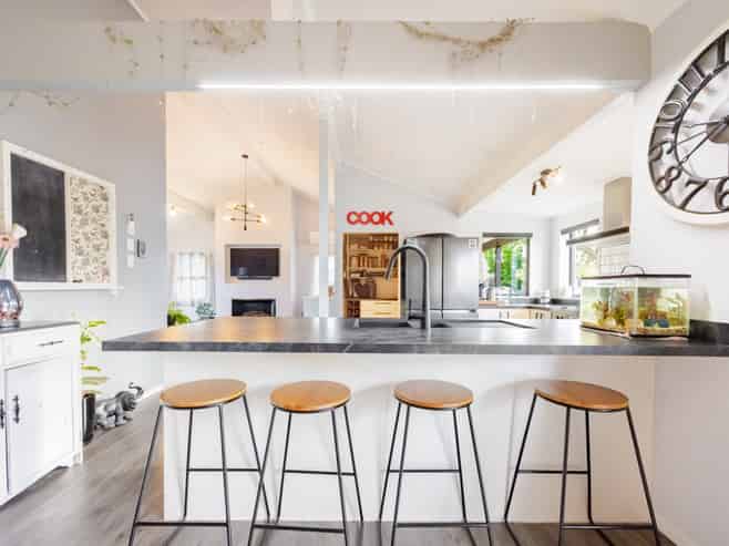 402 Park Road South, Akina