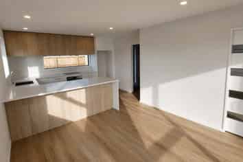 35 Chambers Avenue , Ravenswood