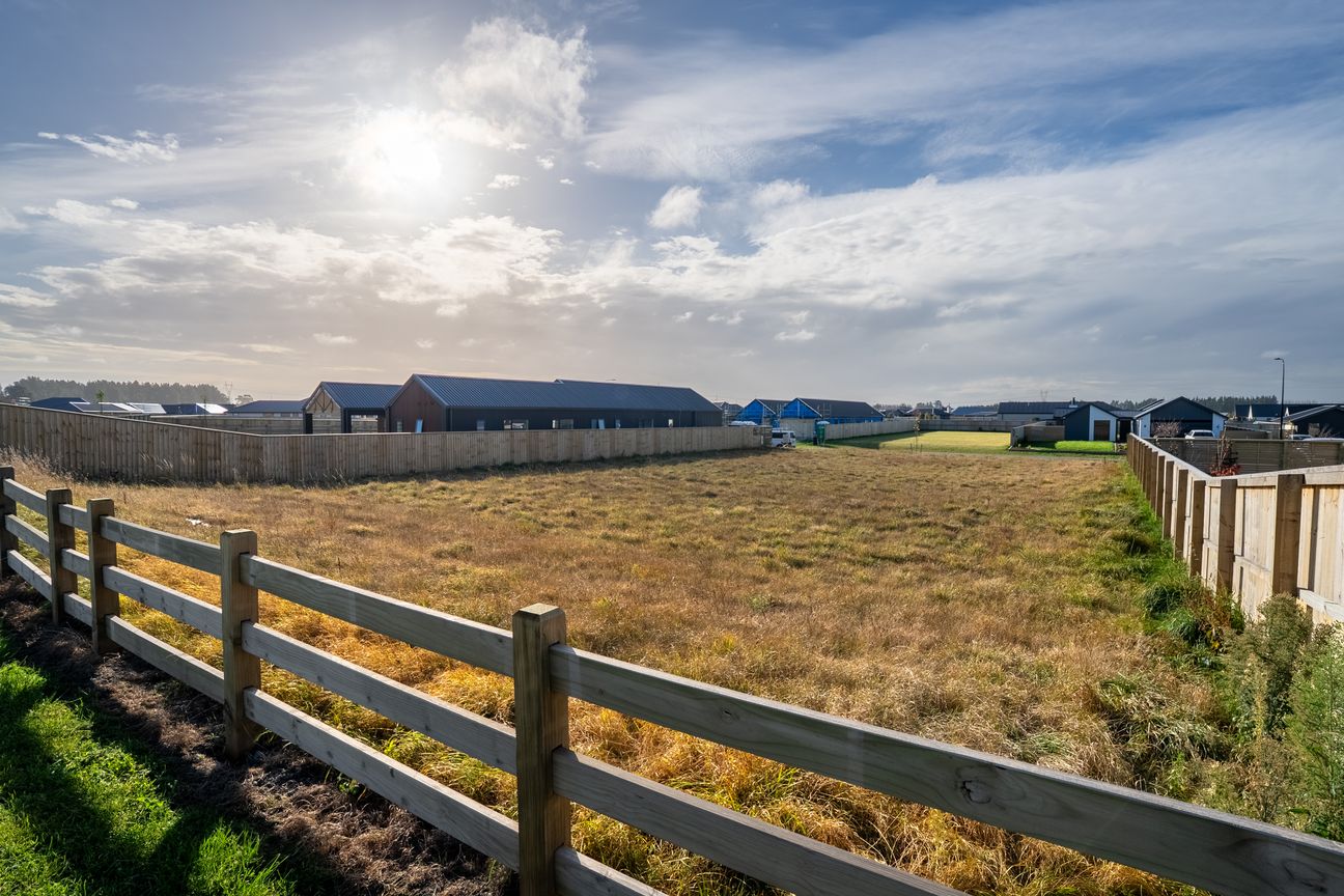 Luxury House & Land Opportunity $1.375M - $1.525M - Więcej