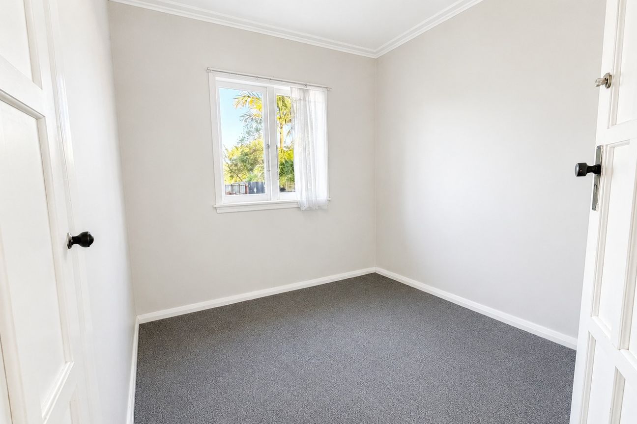 Three-Bedroom Home on Wolverton Road - Widok 4