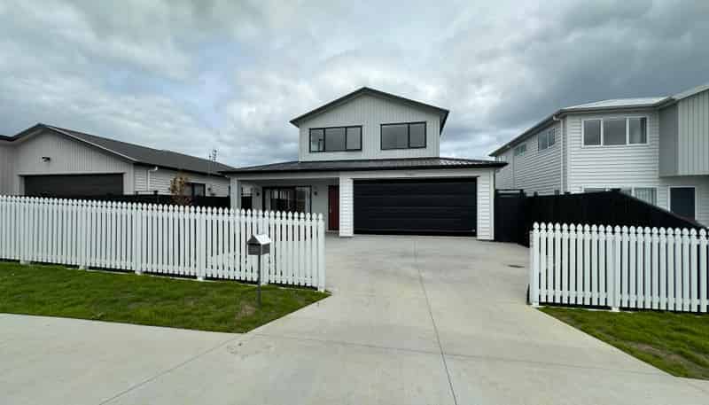 33 Ta Moko Dr, Gulf Harbour