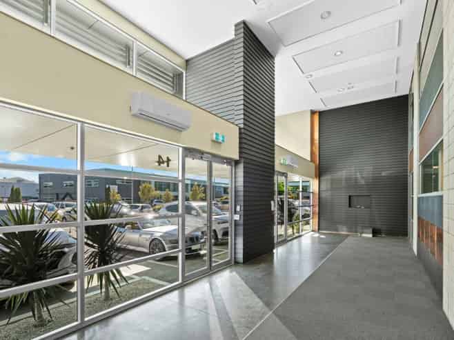 City Fringe Office Building – Vacant Possession (7%*)       