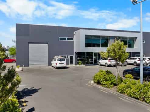 City Fringe Office Building – Vacant Possession (7%*)       