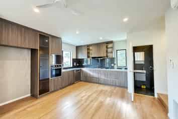 1/2145 Great North Road, Avondale
