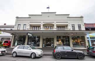 CHARACTER PONSONBY OFFICE WITH FIVE CAR PARKS
