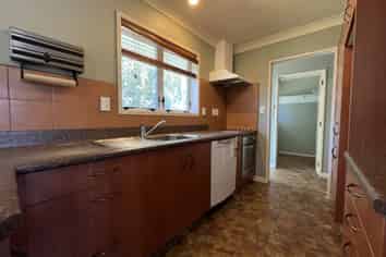 364 Botanical Road, West End
