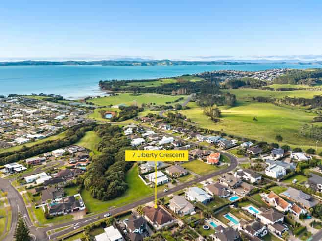 7 Liberty Crescent, Beachlands