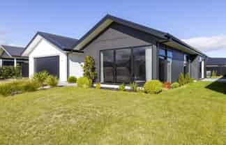 32 Maunganamu Drive, Wharewaka