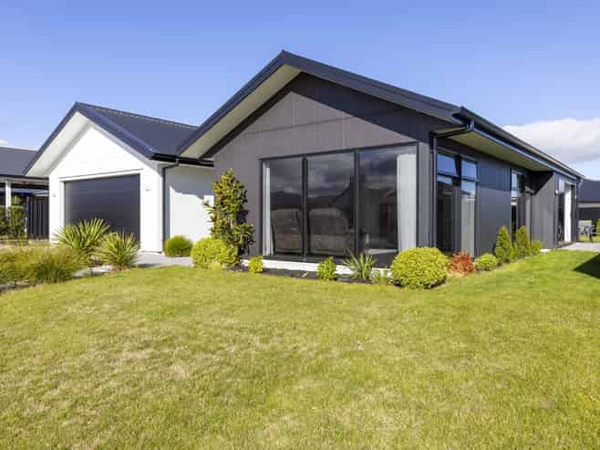 32 Maunganamu Drive, Wharewaka