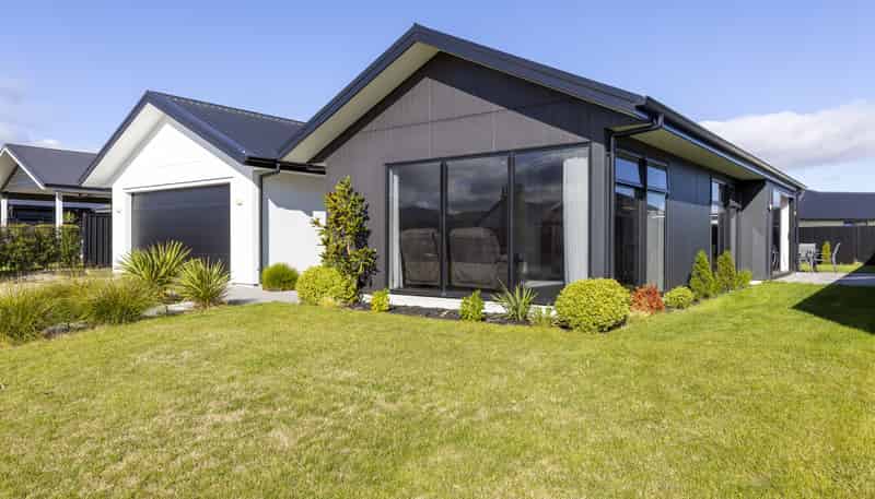 32 Maunganamu Drive, Wharewaka