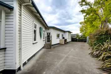 Versatile Tenancy with Premium Exposure