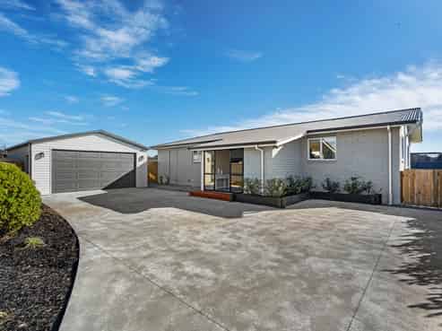 11 Full Moon Lane, Rolleston