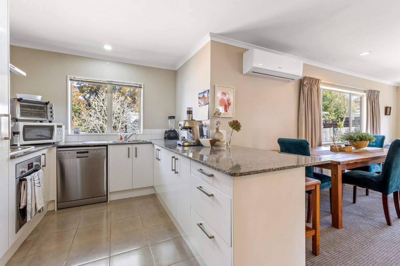 Location, Lifestyle & Space – This Home Has It All! - Aanzicht 4