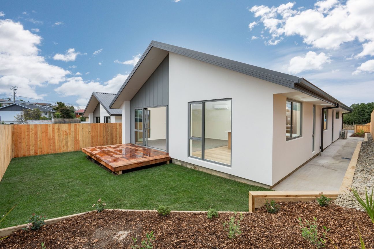 Brand new in Blackhead Road – pohled 2