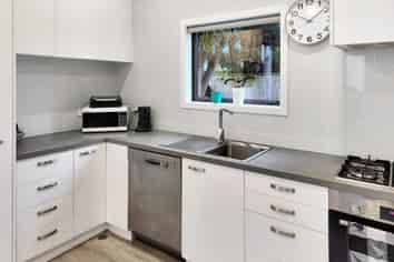 24 Ron Deal Way, Epuni