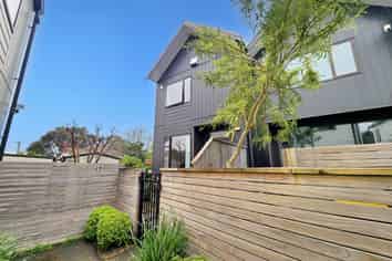 24 Ron Deal Way, Epuni