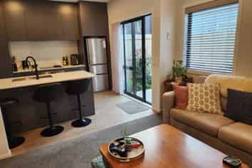 2/62 Queens Grove , Waterloo