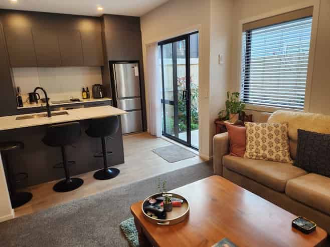 2/62 Queens Grove , Waterloo