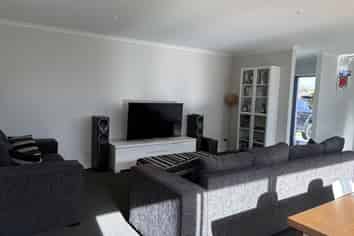 a/1 Upham Terrace, Roslyn