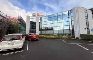 Level 1 Office on Prime Greenlane Location
