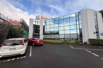 Level 1 Office on Prime Greenlane Location