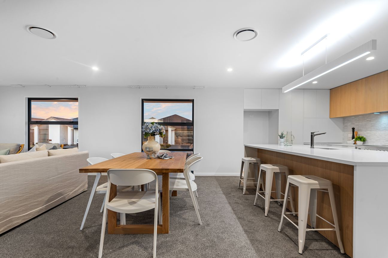 Contemporary Comfort in Ravenswood - Więcej
