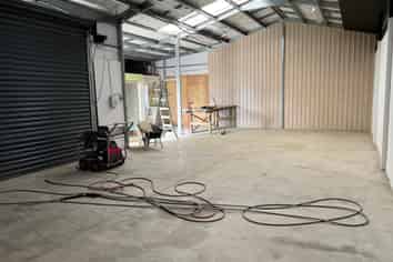 Tradies Unit in North Canterbury.  