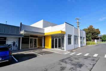 PREMIUM CORNER RETAIL - LANDMARK LOCATION
