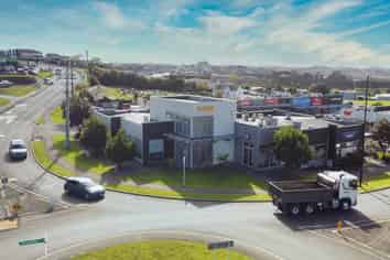 PREMIUM CORNER RETAIL - LANDMARK LOCATION
