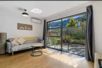 2/42 Hallenstein Street, Queenstown
