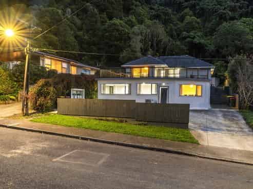 70 Sunny Grove, Wainuiomata