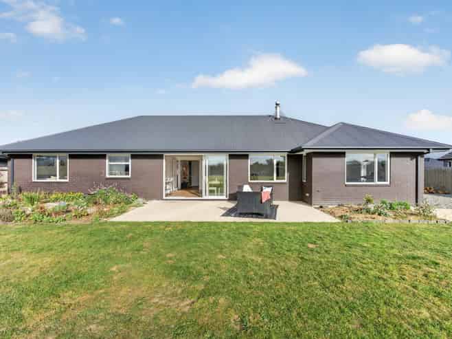 54 Graeme Foote Street, Darfield