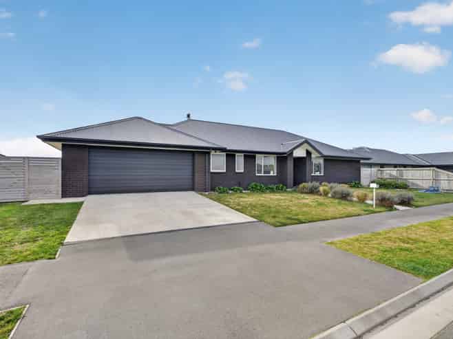 54 Graeme Foote Street, Darfield
