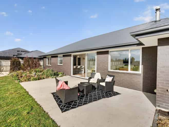54 Graeme Foote Street, Darfield
