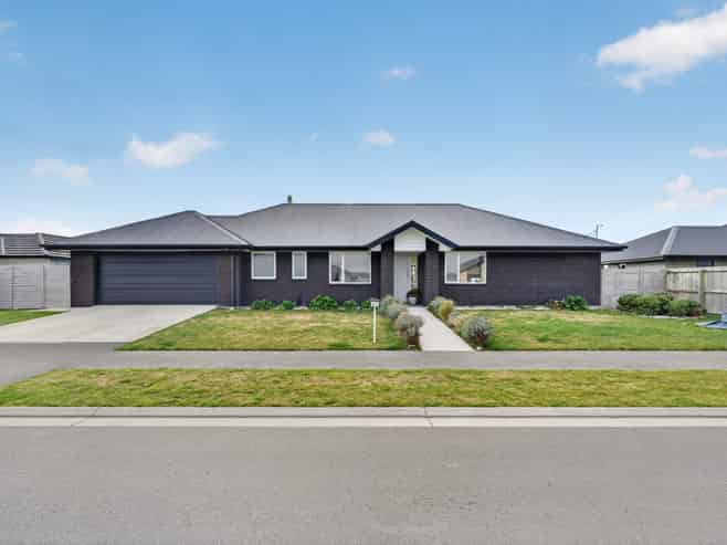 54 Graeme Foote Street, Darfield