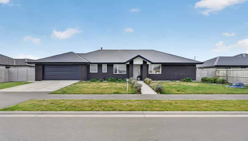 54 Graeme Foote Street, Darfield