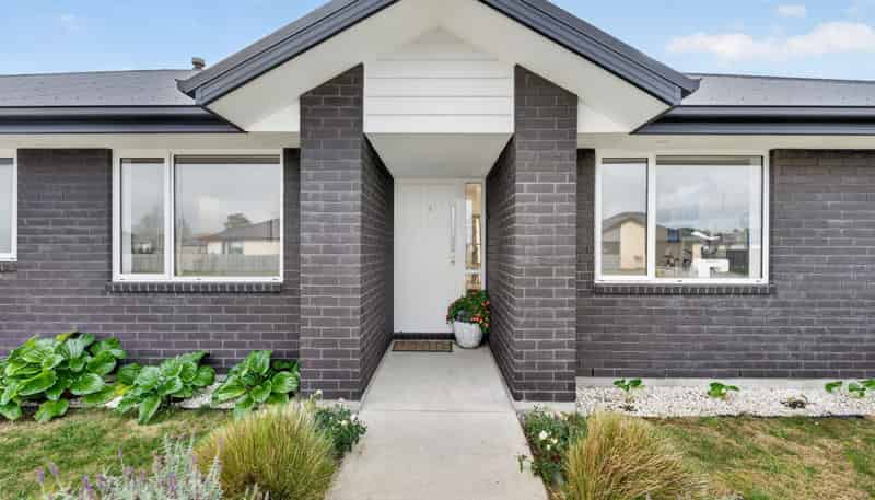 54 Graeme Foote Street, Darfield