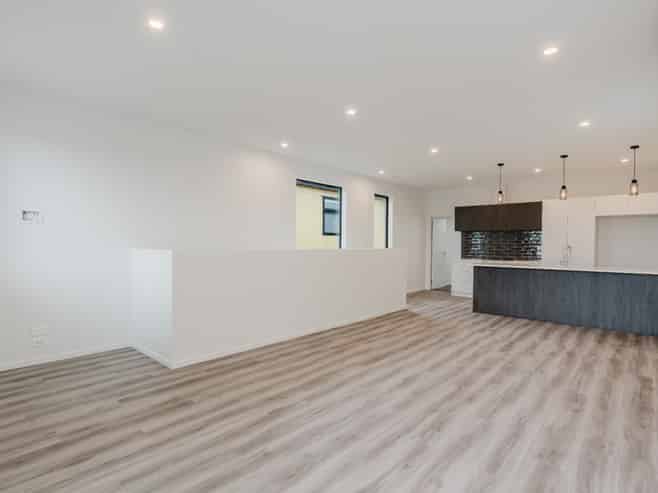 1/9 Celeste Terrace, Glenview
