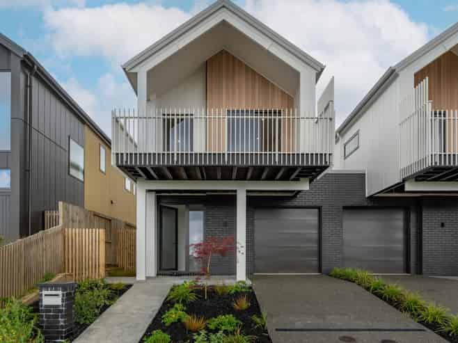 1/9 Celeste Terrace, Glenview