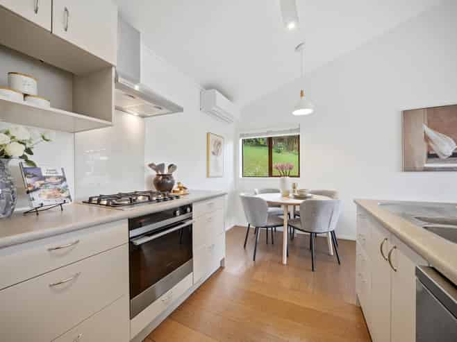 2/7 Newstead Avenue, Browns Bay