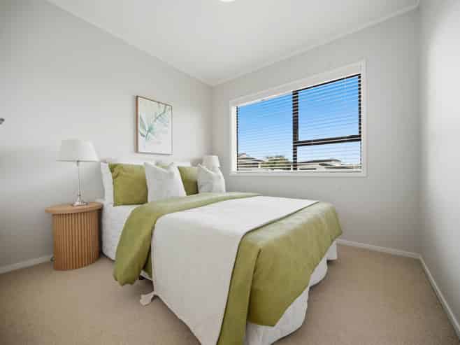 2/7 Newstead Avenue, Browns Bay