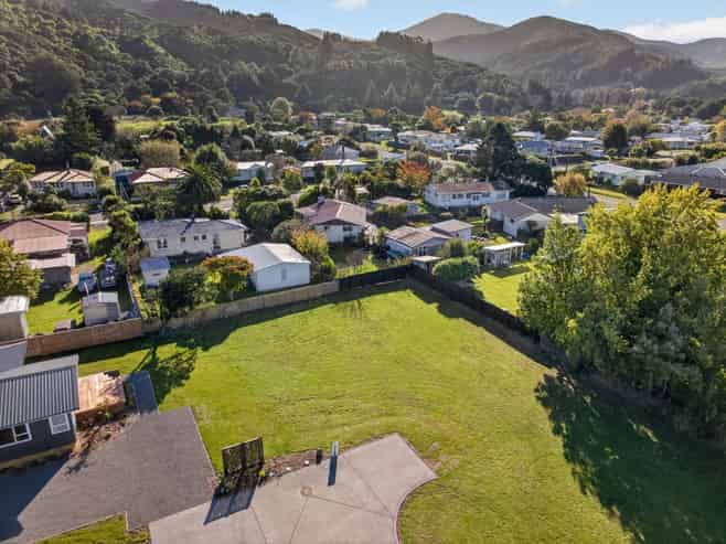 2 Lyttle Way, Featherston