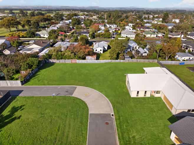 2 Lyttle Way, Featherston