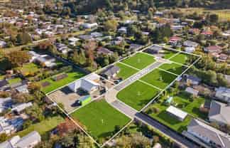 2 Lyttle Way, Featherston