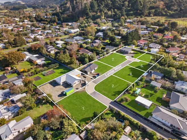 2 Lyttle Way, Featherston